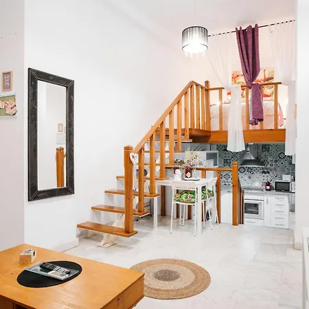 Center Duplex Apartment *